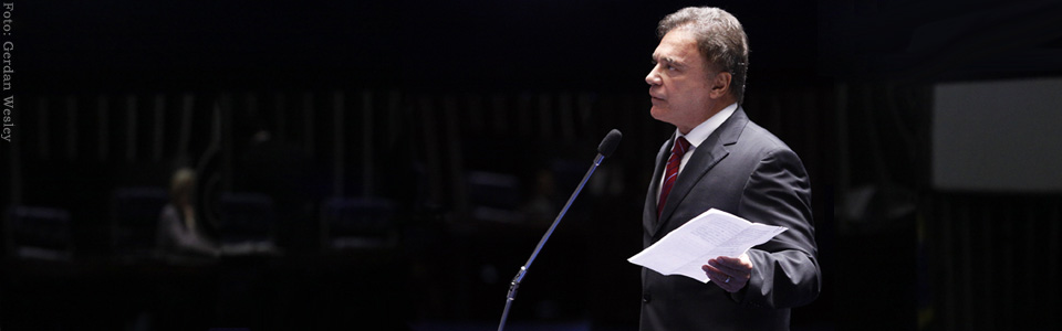 Alvaro Dias em pronunciamento no Senado Federal